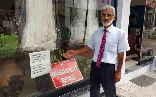 Trabzon Mahallesi Muhtarı Genç Kızlara Gelinlik Hediye Ediyor