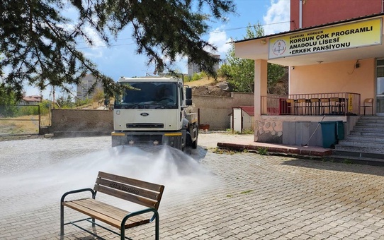 Korgun Belediyesi'nden Okul Bahçelerine Temizlik