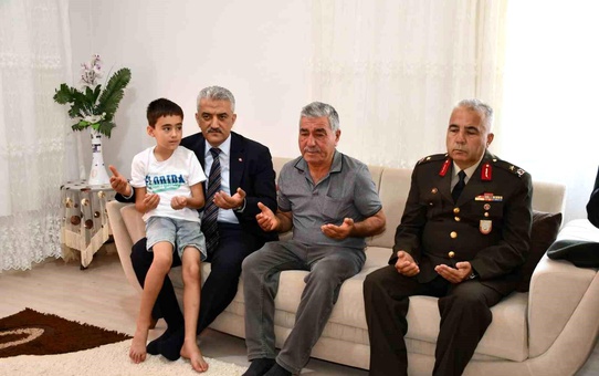 Vali Makas, Şehit Ailesini Ziyaret Etti