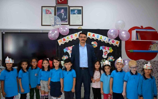 Afyonkarahisar Emirdağ Kaymakamı Yasin Akgül, Fatih İlkokulu'nu ziyaret etti