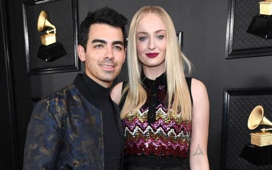 Ünlü oyuncu Sophie Turner, kocasından boşandıktan kısa süre sonra yeni ilişkisini Instagram'da duyurdu