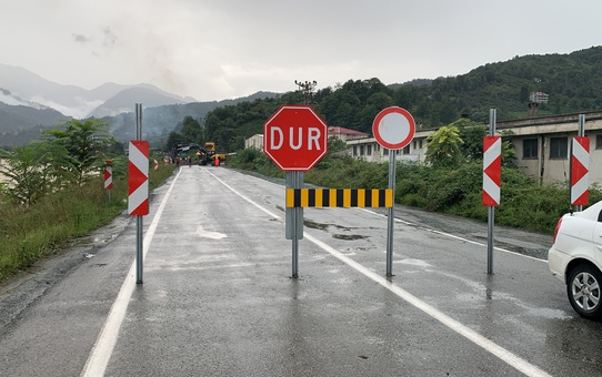 Artvin'de Yağmur Sonrası 32 Köy Yolu Açıldı