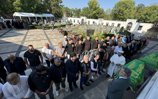 Eberswalde Yangınında Hayatını Kaybeden Anne ve Oğul İçin Cenaze Töreni