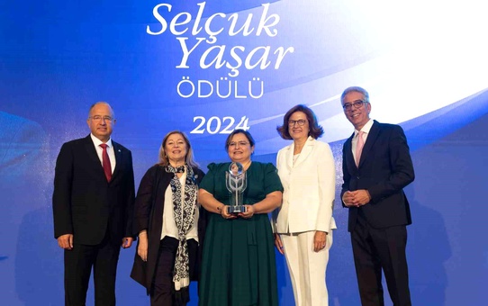 Selçuk Yaşar Ödülü Tülin Akın'a Verildi