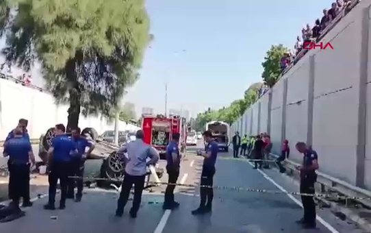 İzmir'de Köprüden Düşen Araçta 3 Ölü