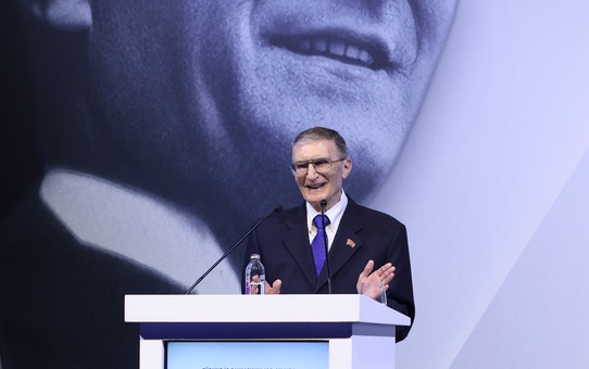 İş Bankası Konferansında Teknoloji ve Eğitim Vurgusu