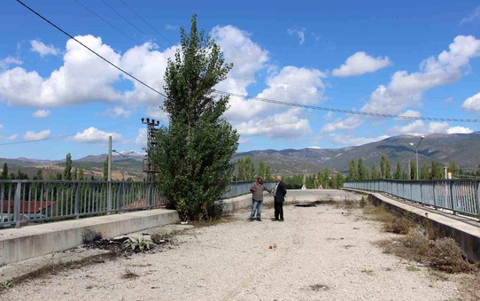 Amasya'daki 'Bacaksız Köprü' 16 Yıldır Tamamlanmayı Bekliyor