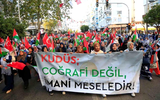 Antalya'da Filistin'e Destek Yürüyüşü