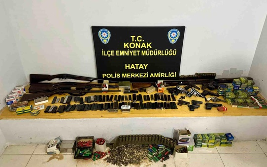 İzmir'de 91 yaşında hayatını kaybeden adamın evinden çok sayıda silah bulundu