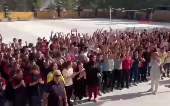 Emekli Türkçe Öğretmeni 43 Yıl Sonra Veda Etti