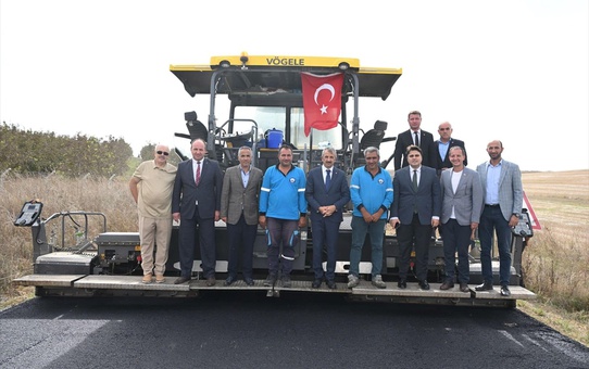 Edirne'de Köy Yolları Sıcak Asfaltla Kaplandı