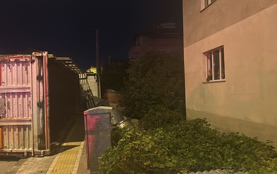 Sivas'ta TIR Devrildi: Şoför Yaralandı