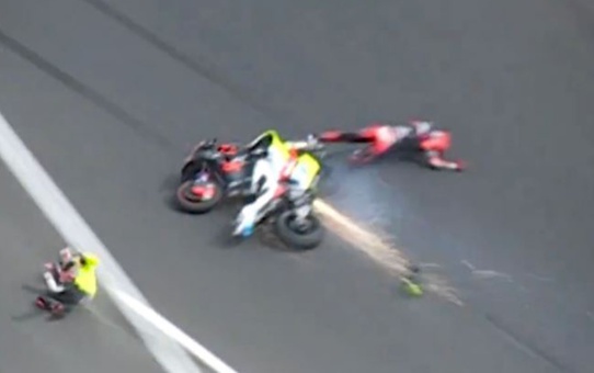 Avustralya Grand Prix'sinde korkunç kaza: MotoGP yarışçısı hastaneye kaldırıldı