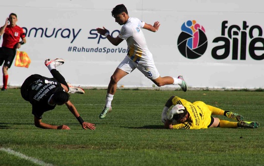 Belediye Derincespor, Somaspor'u 1-0 Mağlup Ederek İlk Galibiyetini Aldı