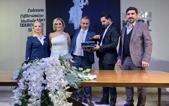Engin Özmen ve Emel Çanakçı Evlendi