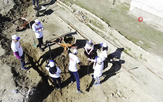 Fabrika Çalışanları Tarihi Kazılara Katıldı