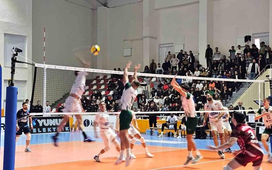 Efeler Ligi: TÜRŞAD: 3 Akkuş Belediyespor: 3