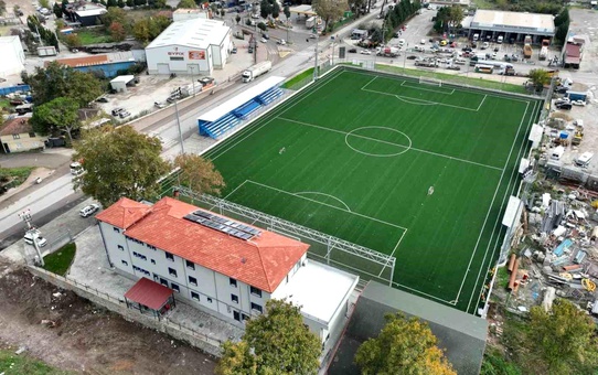 Başiskele'deki Altun Stadı Yenilendi, Gece Maçlarına Hazır