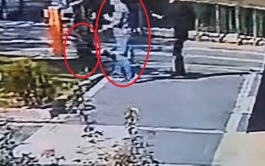 Yaşlı kadın yönetici darbedildi