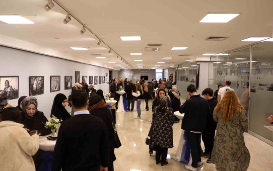 Esenler'de 'Görsel Şahitler: Zamanı Durduran Ustalar' Sergisi Açıldı