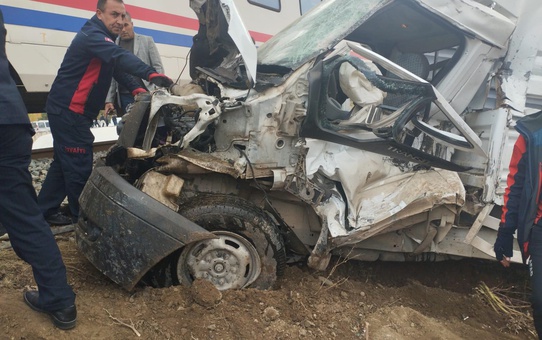 Muş'ta Tren Kazası: Sürücü Hayatını Kaybetti, Bir Kişi Yaralandı
