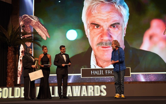 Haberler.com, Halil Ergün'e Yaşam Boyu Başarı Ödülünü Takdim Etti