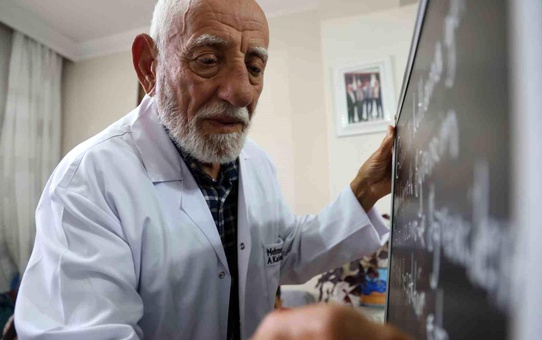 Emekli Öğretmene Anlamlı Sürpriz