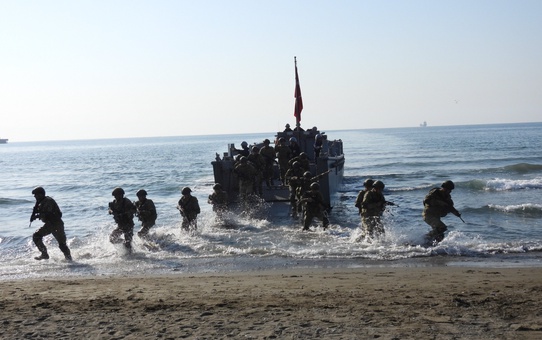 Amfibi Eğitimleri İskenderun'da Gerçekleştirildi