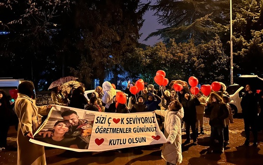 Kastamonu'da Öğrenciler ve Veliler Öğretmenler Günü'nü Kutladı
