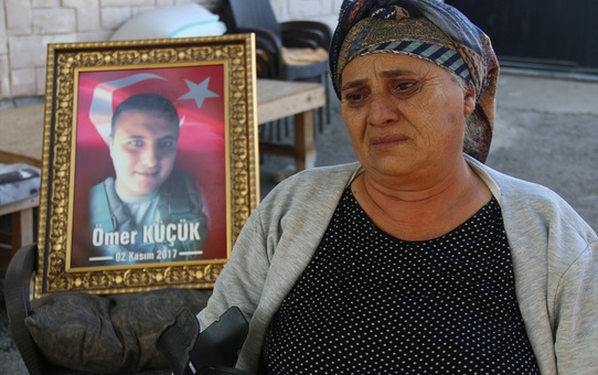 Hatay'da zarar verilen şehit anıtını jandarma ekipleri yeniledi