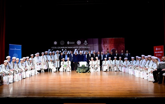 Ümraniye'de hafızlık kursunu tamamlayan 33 öğrenci icazetini aldı