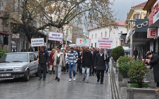 Kırkağaç'ta Dünya Engelliler Günü Yürüyüşü Düzenlendi