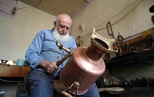 Kanadalılar, 81 yaşındaki ustanın semaverleri için sırada bekliyor 