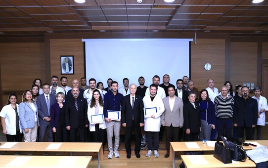 Edirne'de Akademik Başarı Ödülleri Sahiplerini Buldu