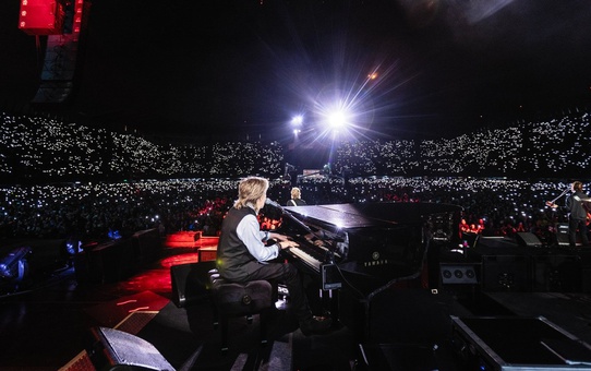 Paul McCartney ve Ringo Starr Londra'da Konser Verdi
