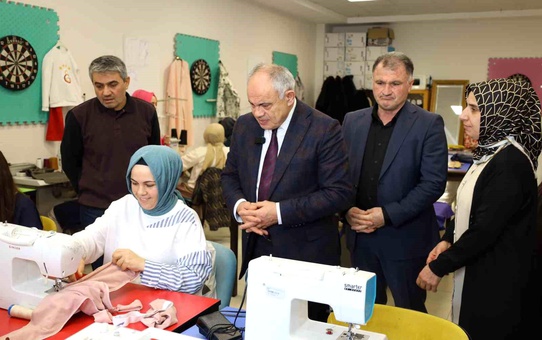 Yahyalı'da Kadınlar İçin Tekstil Kursu Açıldı