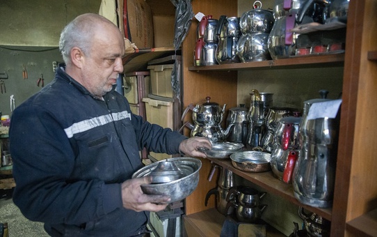 Eski Eşyaları Yenileyen Usta