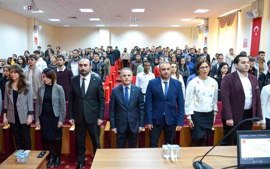 Bilecik'te 'Türkiye Yüzyılı Vizyonuyla Kariyer Gelişiminde İletişim ve Dezenformasyonla Mücadele' semineri