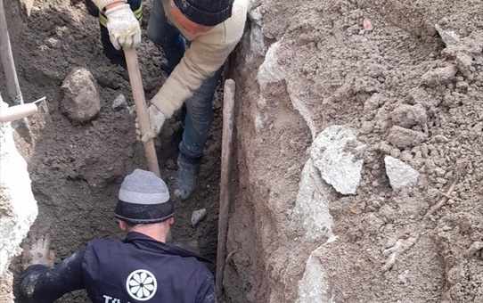 Kanalizasyonda Sıkışan İşçi Kurtarıldı