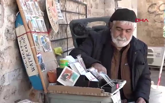 Ressam Ömer Güngör, Kaleiçi Sokaklarında Sanatını Sürdürüyor
