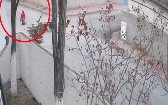Otomobil ile Motosiklet Çarpıştı: Baba ve Kızı Yaralandı