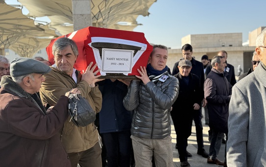 Eski Başbakan Yardımcısı Nahit Menteşe Son Yolculuğuna Uğurlandı