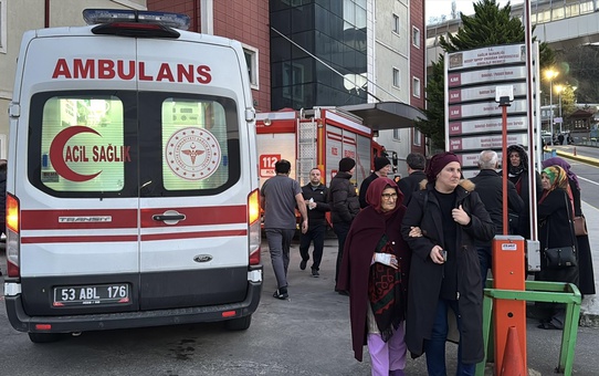 Rize'de onkoloji merkezinde çıkan yangın paniğe neden oldu