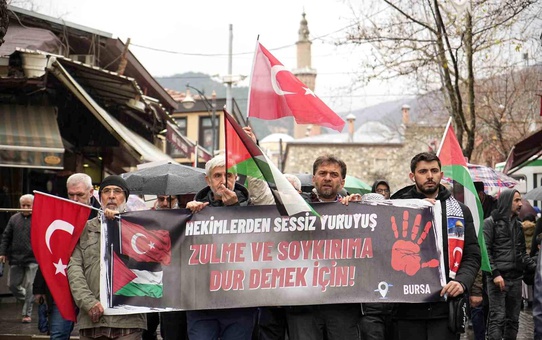 Bursa'da Sağlıkçılardan Filistin'e Destek Yürüyüşü