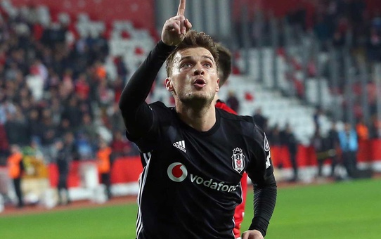 Adem Ljajic'e Türkiye'den sürpriz bir talip çıktı: Teklif yapan takıma çok şaşıracaksınız