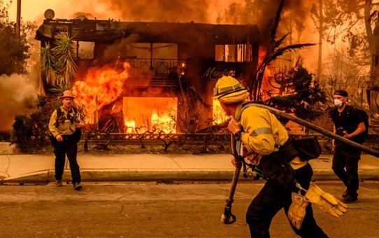 Los Angeles'ta sokağa çıkma yasağına uymayanlar gözaltına alınacak