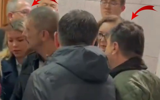 Metin Öztürk'le Hulusi Belgü koridorda burun buruna geldi! Biri arkasına bakmadan gitti