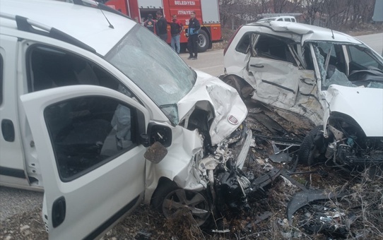 Isparta'da Trafik Kazası: 1 Ölü, 1 Yaralı