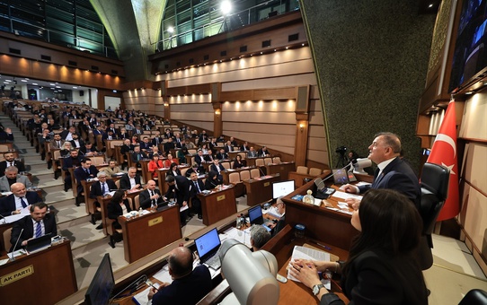 İBB Meclisinde, kültür evine karikatürist Turhan Selçuk'un adının verilmesi eleştirildi