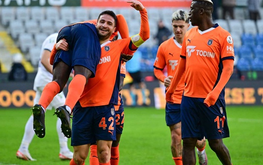 Süper Lig'de bir ilk de yaşandı: RAMS Başakşehir, Çaykur Rizespor'u 2-0 mağlup etti